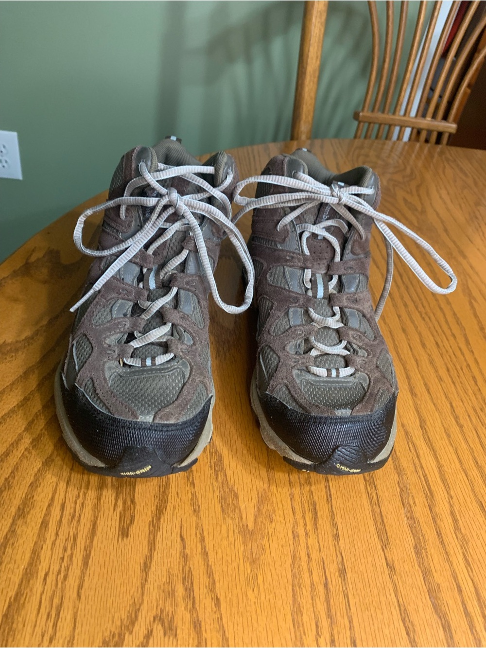 Ladies Columbia hiking boots in size 7.5.